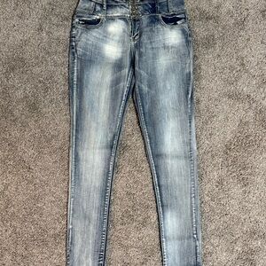 Hot Kiss NWT Women’s Skinny Medium Wash Jeans Size 11